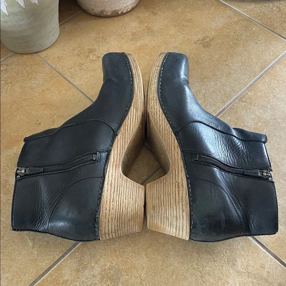 Dansko Maria Black Leather Wooden Clogs Ankle Bootie Boots Size 41 11 - Picture 5 of 9
